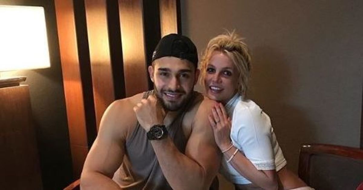 Бойфренд Бритни Спирс публично оскорбил ее отца: "Джейми — полный придурок"