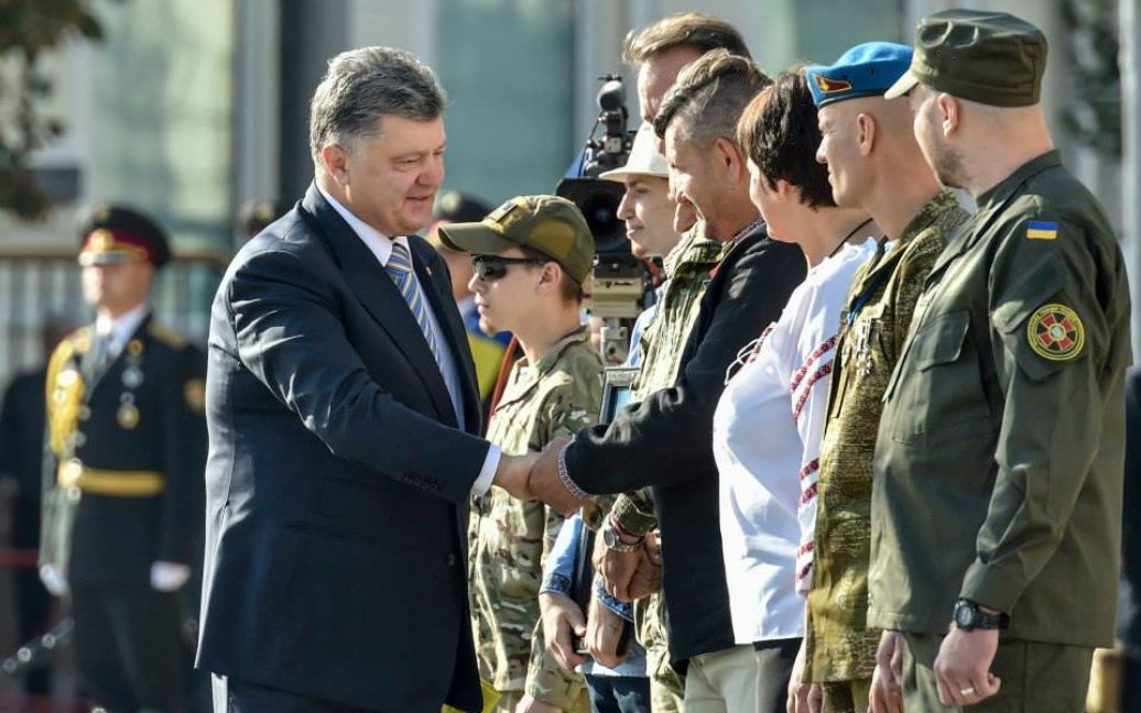 На Софиевской площади взвился государственный флаг / © Facebook / Петр Порошенко