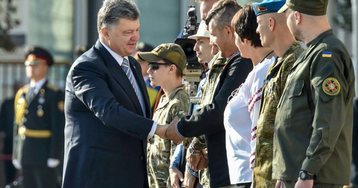 На Софиевской площади взвился государственный флаг / © Facebook / Петр Порошенко