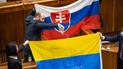 У парламенті Словаччини ультраправі депутати зневажили прапор України: відео