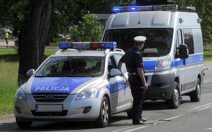 В Польше полиция ремнем связала пьяного украинца: он начал синеть и умер