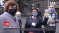 Сотні людей зібрались біля запорізької виборчої дільниці, щоб здати протоколи
