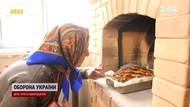 Легендарная печь в Горенке: женщина обещает испечь большой пирог к победе
