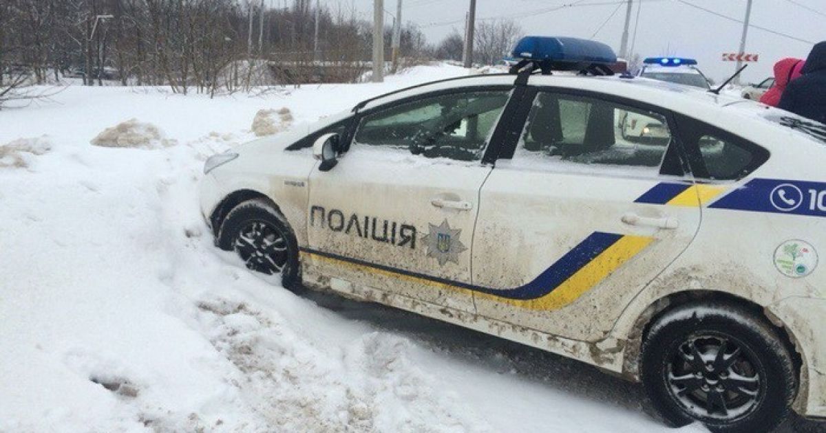 У Києві електропоїзд переїхав безхатченка