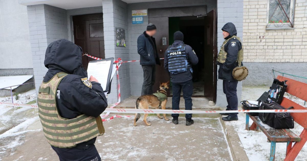 Правоохранители возле дома в Чернигове, где произошел взрыв