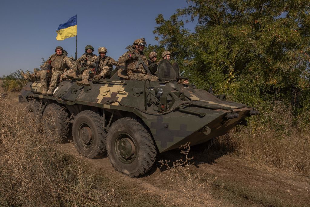 Українські військові під час контрнаступу / © Getty Images