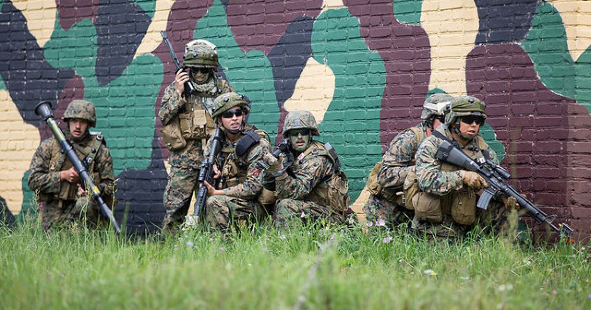 Военные учились столкновениям в условиях гибридной войны. / © flickr.com/nato