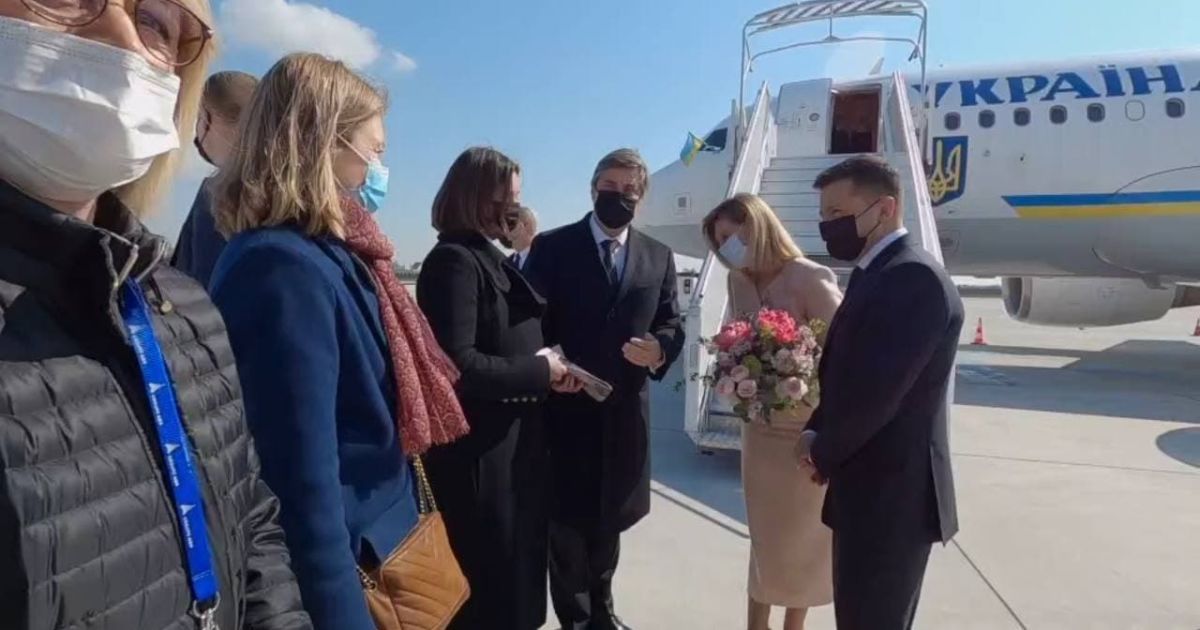 Зеленський разом з дружиною прибули до Франції на зустріч з Макроном