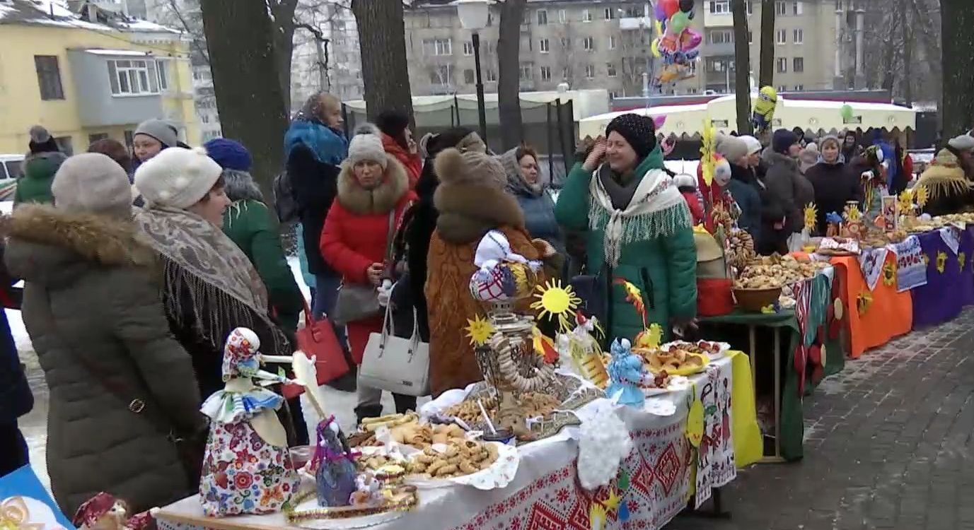 В нескольких районах Харькова пытались провести Масленицу за счет родителей