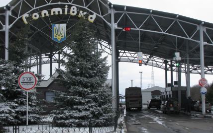 На третьи сутки Россия возобновила пропуск через границу грузовиков с Украины, но огромная очередь до сих пор есть