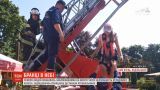 7 людей опинились заблокованими на висоті через зламаний атракціон в Кам’янці-Подільському
