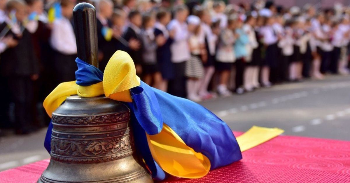 В Киеве родители устроили протест, придя на торжественную линейку без детей