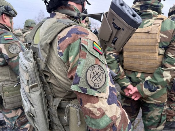 Від квітів до «шахедів»: 4 сценарії нападу РФ, до яких готується Литва