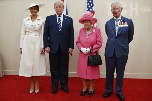 Дональд и Мелания Трамп с королевой Елизаветой II и Чарльзом / © Associated Press