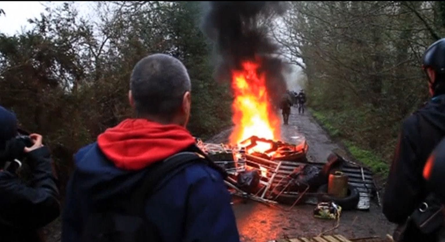 Во Франции правоохранители штурмуют лагерь анархистов и экологов