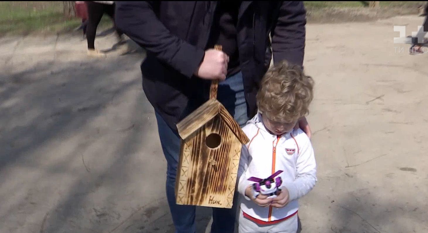 Более сотни новых домов для птиц представили на фестивале скворечников в Запорожье