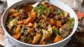 Тушкована капуста з фаршем та овочами