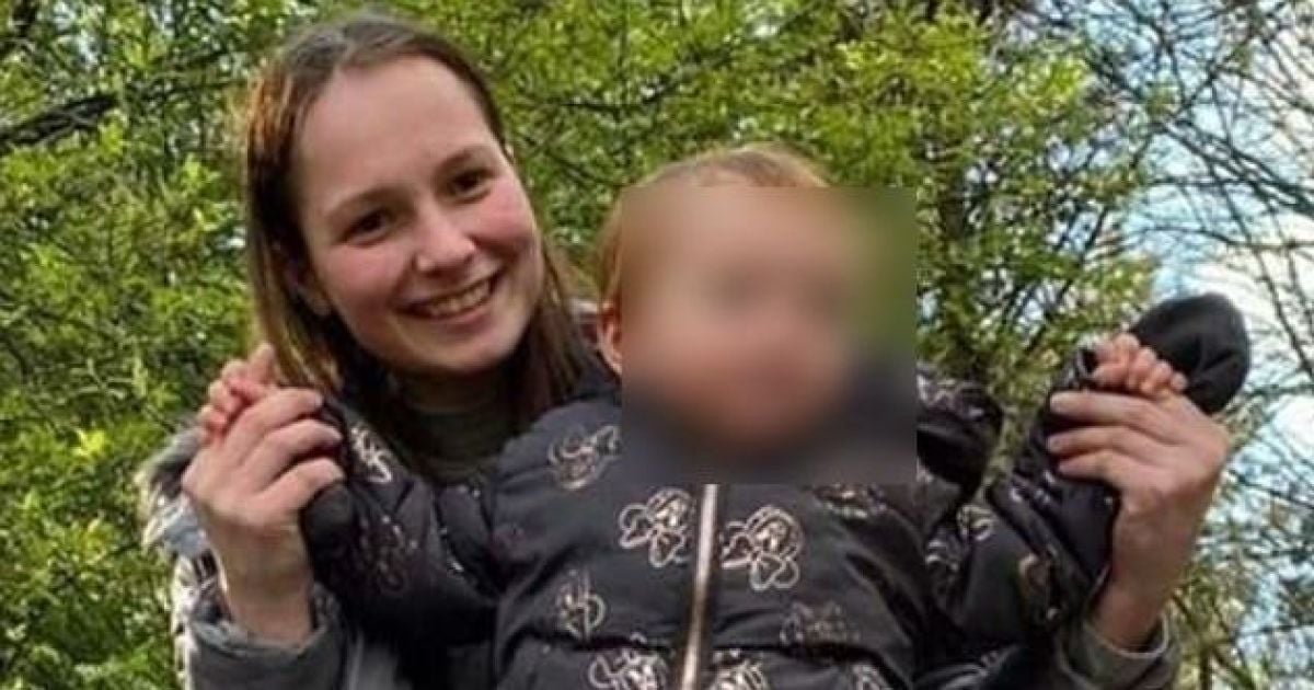 Мужчина обвиняет антивакцинаторов в смерти беременной дочери от COVID-19: говорили, что "прививка убьет ее ребенка"