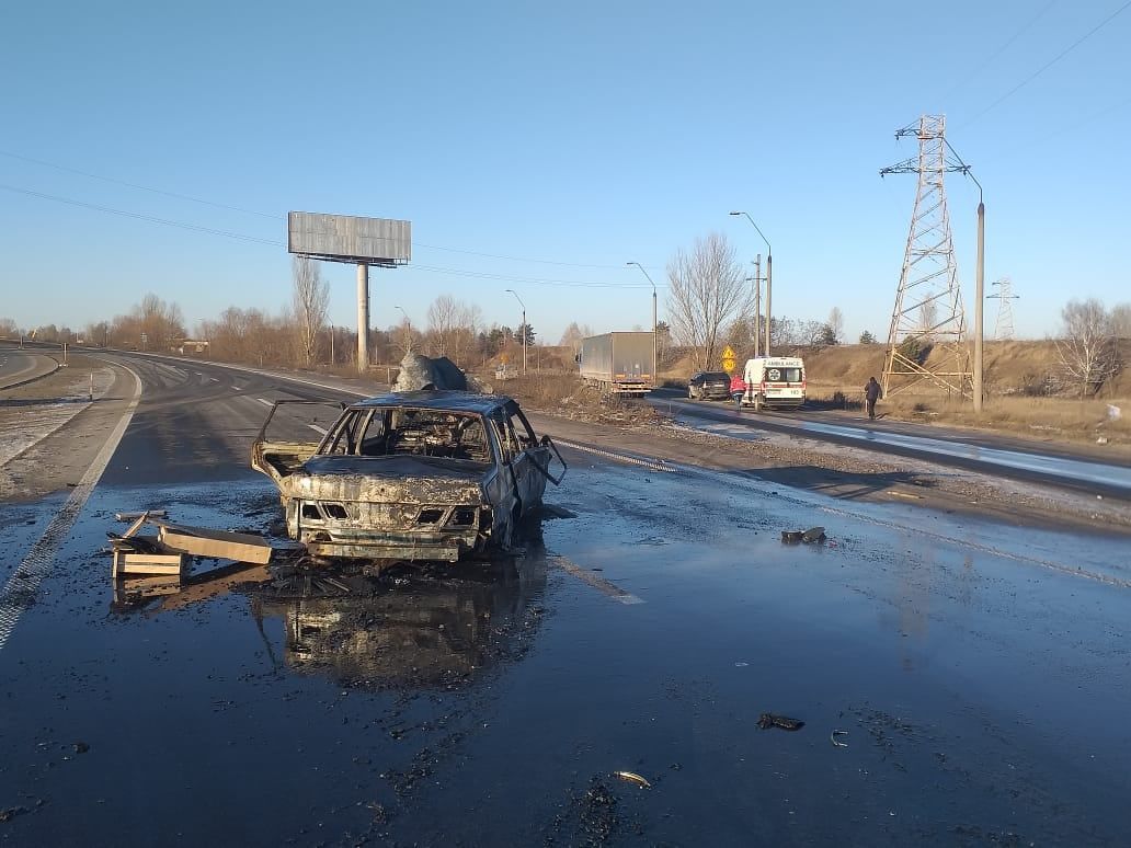 В Киевской области после столкновения вспыхнул автомобиль, фото 2