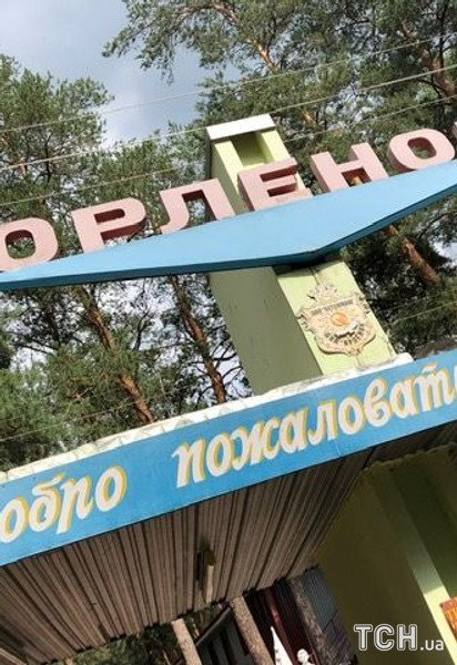 Брудні рукомийники та безлюдна територія. Як виглядає табір на Донеччині, де масово отруїлися діти