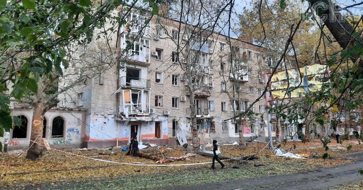 Херсон в результате ракетных обстрелов
