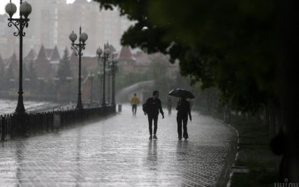 На Киев "налетит" непогода: синоптики предупредили о ливнях, грозах и граде
