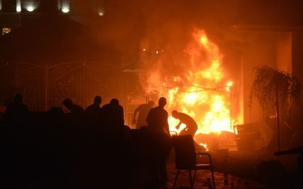 Штурм резиденции экс-президента Кыргызстана, крупный пожар под Киевом. Пять новостей, которые вы могли проспать