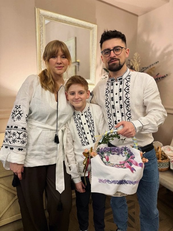 Юлік із дружиною та сином / © instagram.com/julikofficial