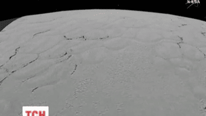 Агентство НАСА показало новые фотографии поверхности Плутона в тумане