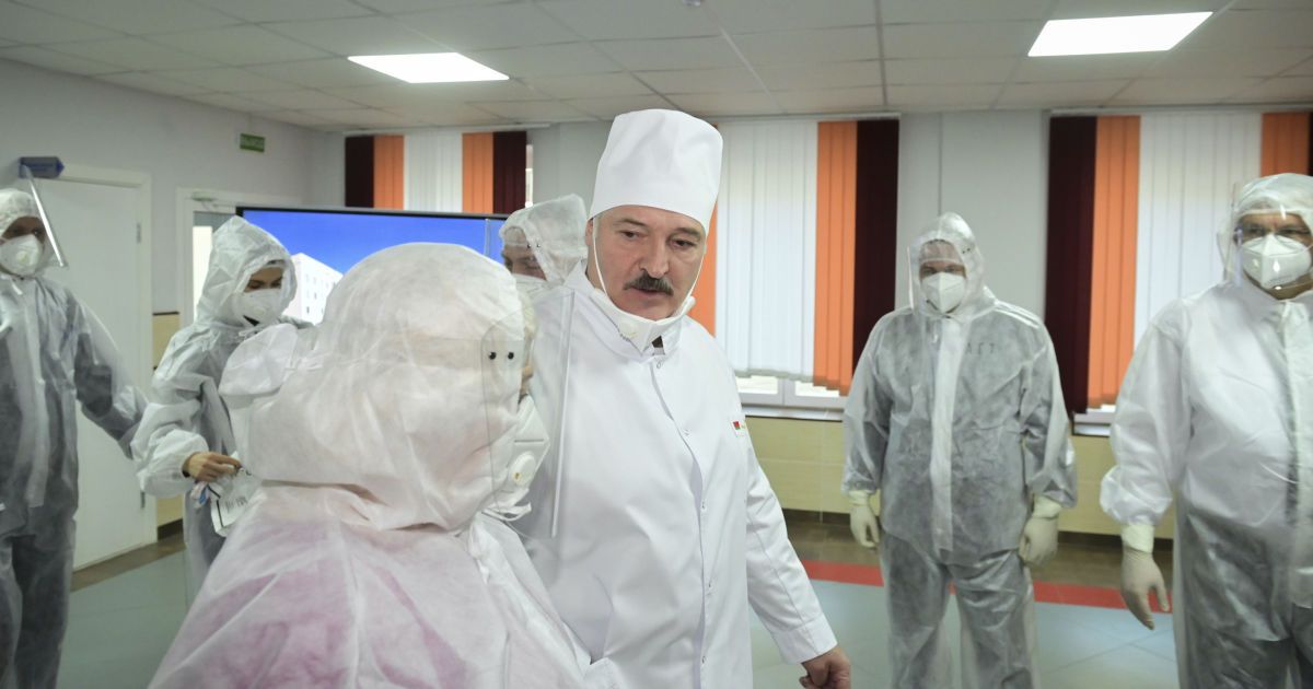 Нікого не випускати, а впускати лише з тестами: Білорусь запроваджує жорсткий карантин