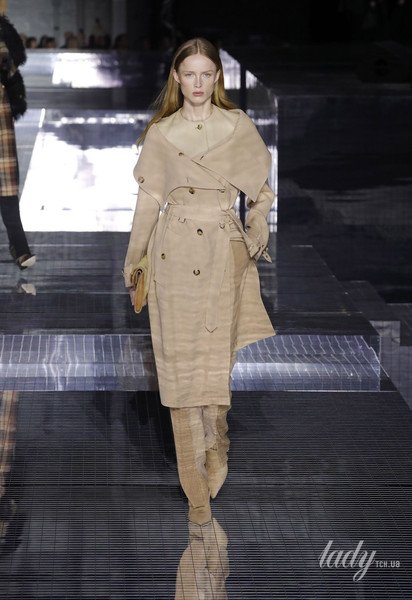 Коллекция Burberry прет-а-порте сезона осень-зима 2020-2021 / © East News