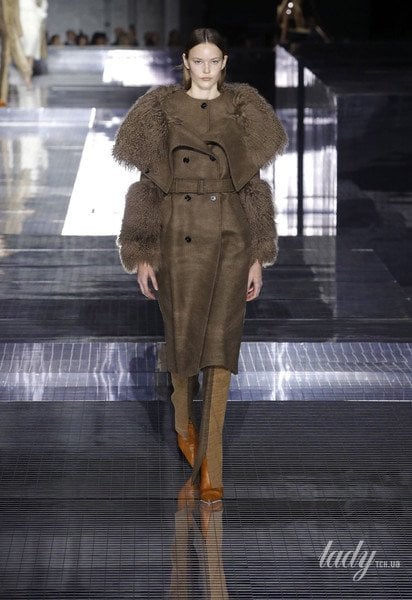 Коллекция Burberry прет-а-порте сезона осень-зима 2020-2021 / © East News