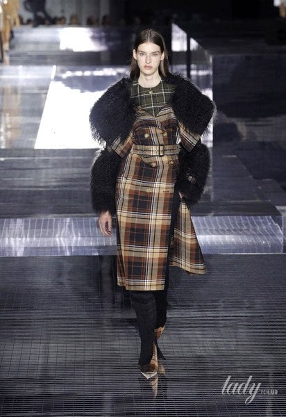 Коллекция Burberry прет-а-порте сезона осень-зима 2020-2021 / © East News