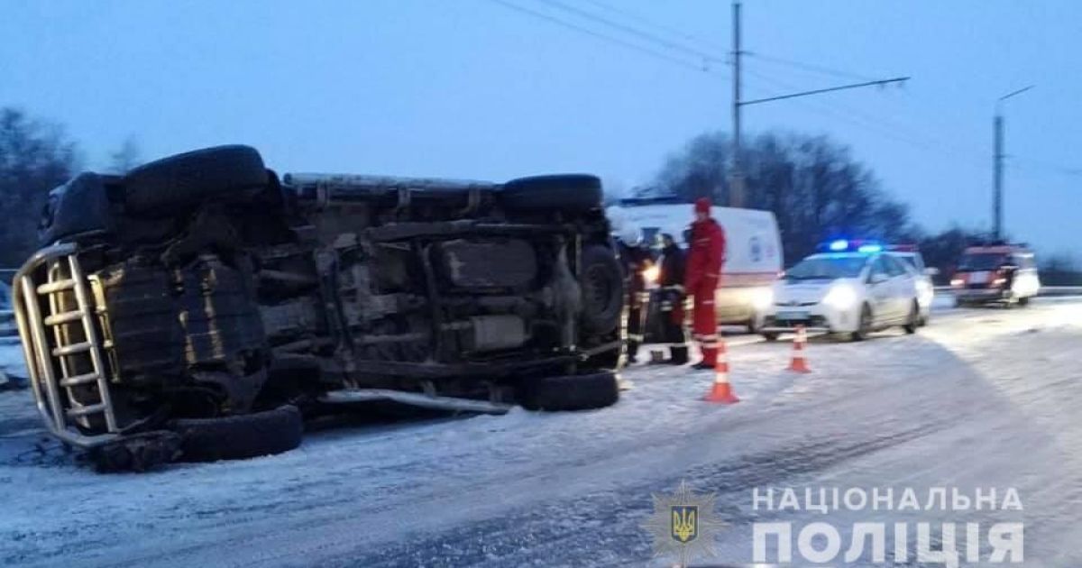 В Івано-Франківській області сталася аварія: двоє загинули, шестеро поранені