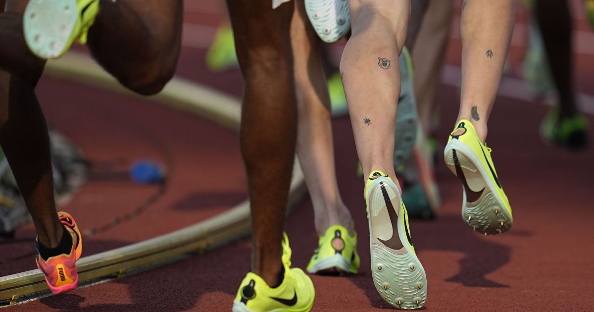 Одну из них забирали со стадиона на коляске: сразу трое легкоатлеток потеряли сознание на Чемпионате мира в США
