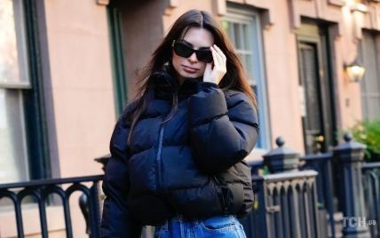 В короткой куртке и сапогах на шнуровке: модель Эмили Ратажковски продемонстрировала осенний образ