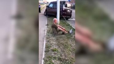 В России пьяный водитель на полной скорости влетел в толпу подростков: видео