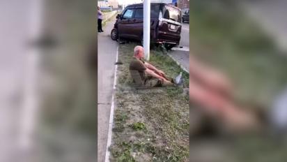 В России пьяный водитель на полной скорости влетел в толпу подростков: видео