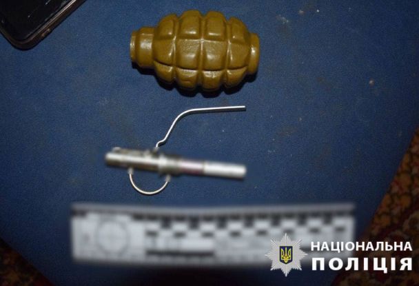Злоумышленник не успел воспользоваться гранатой/Фото: Полиция Киевской области