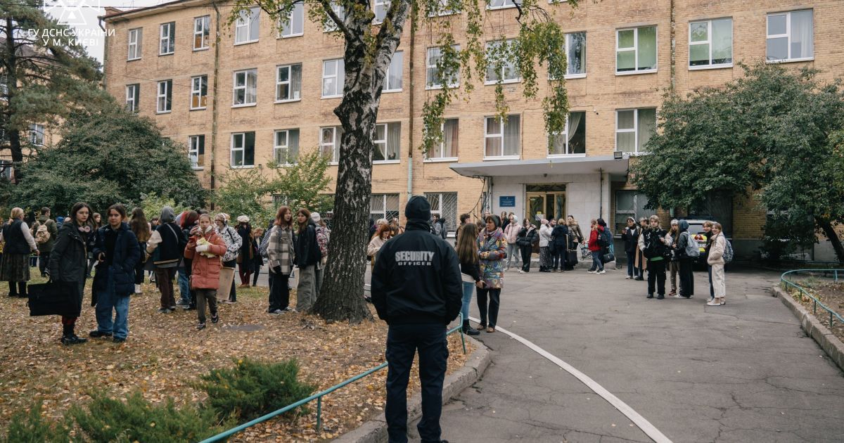 У Києві горіла художня школа імені Тараса Шевченка / © Управління ДСНС Києва