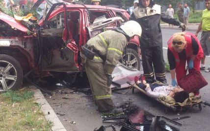 В Донецке взорвали автомобиль секретаря Захарченко: женщина в тяжелом состоянии – СМИ