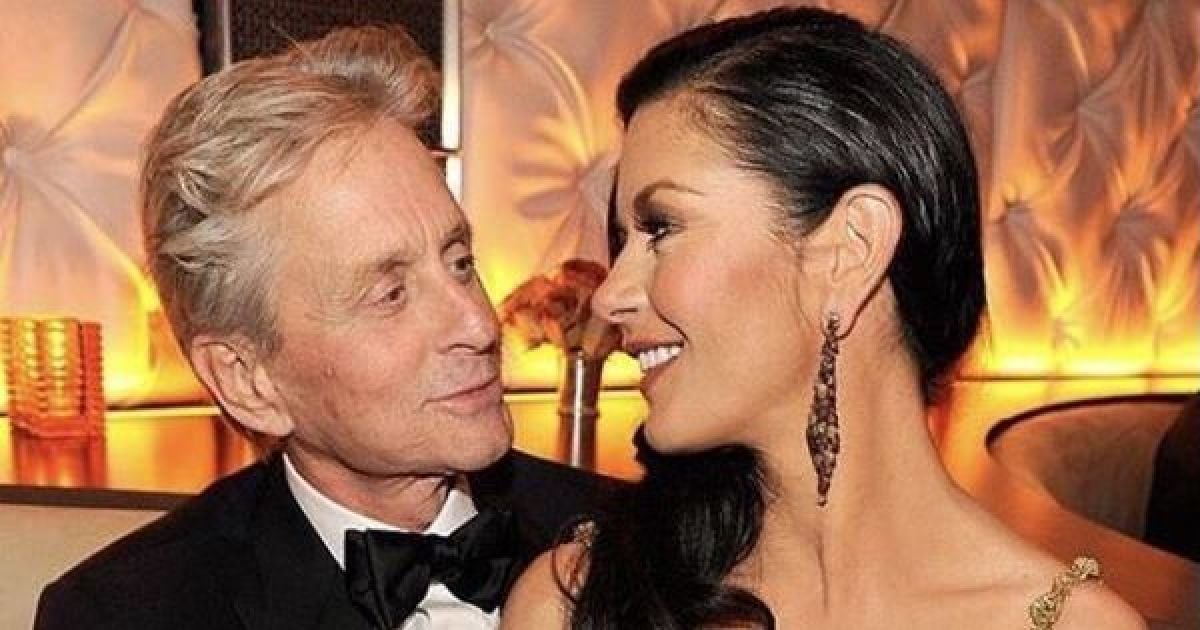 Зета-Джонс показала, как они с 74-летним Дугласом отгуляли их дни рождения