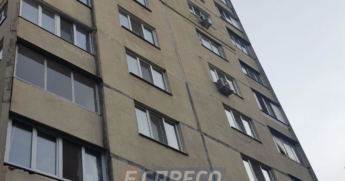 Дівчина-підліток вистрибнула з 11-го поверху висотки в Києві