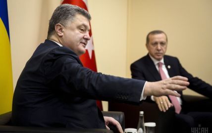 Украина поддерживает Турцию и ее народ: Порошенко выразил соболезнования в связи с терактом в Анкаре