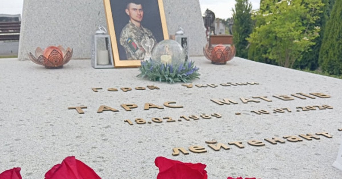 Пошкоджена могила Героя України: