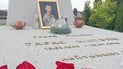 Повреждена могила Героя Украины: