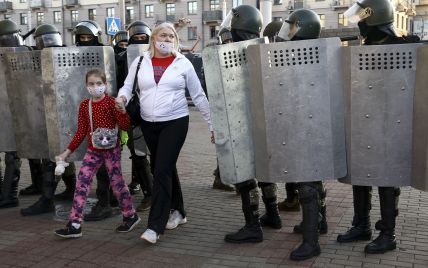 В Беларуси не утихают протесты: силовики применяют водометы и жестоко задерживают людей