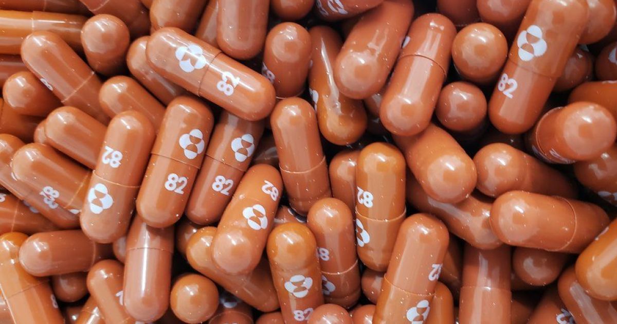 Перша у світі: Британія схвалила таблетки від COVID-19