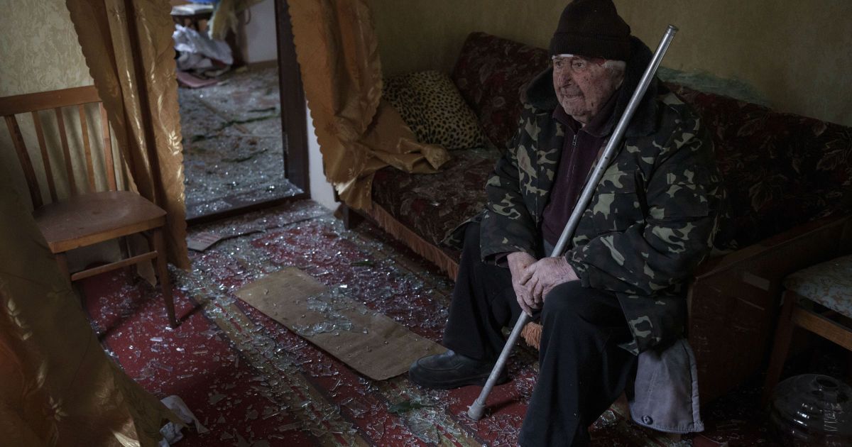Помочь беззащитным: как волонтеры и бизнес спасают пенсионеров и людей с инвалидностью