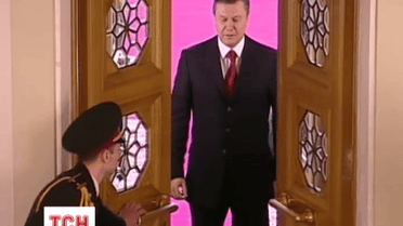 Чому нова влада не квапиться зламати стару корумповану систему